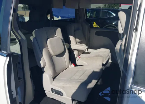 2011 Chrysler Town & Country Touring z USA, uszkodzony, nr VIN 2A4RR5DG3BR611547